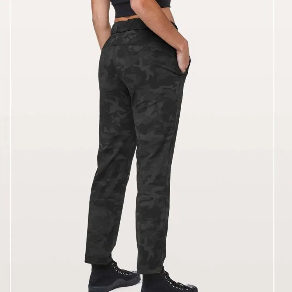 Lululemon On The Fly Pants Charcoal Camo Size 2